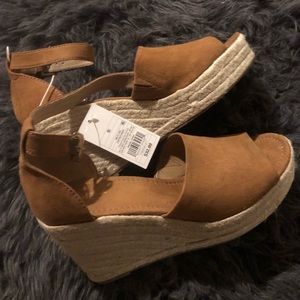 Universal Thread Tan/Brown Espadrille Wedges 9.5
